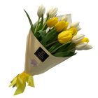 20 szál tulipán díszpapírban, anyák napi matricával - sárga, fehér