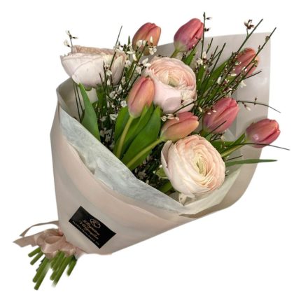 7 szál tulipán díszpapírban, boglárkával