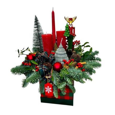 Adventi asztaldísz fa kockadobozban, bogyókkal