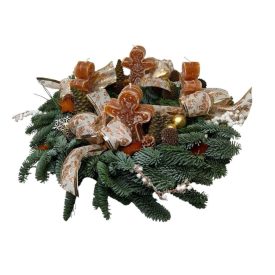 Adventi koszorú fenyő alapon, mézeskalács gyertyákkal