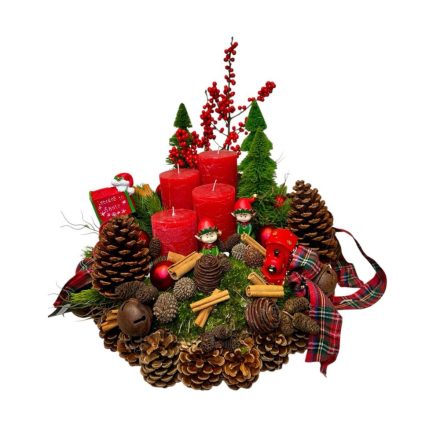 Adventi koszorú toboz alapon bogyókkal, manókkal