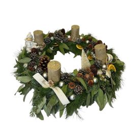   Adventi koszorú vegyes alapon, tobozokkal arany gyertyákkal
