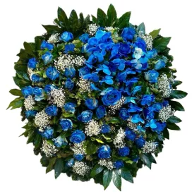 Kék rózsás és orchideás álló koszorú – 80 cm