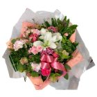 Anyák napi táskacsokor, rózsaszín - fehér vegyes virágokkal