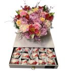 Átlátszó kocka box vegyes virágokkal, Raffaelloval
