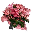 Azálea díszpapírban, anyák napi kártyával - rózsaszín cirmos