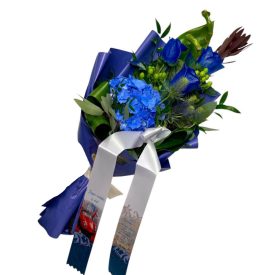 Ballagási csokor kék rózsával és hortenziával