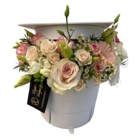 Ballagási kalapos box vegyes virágokkal - pasztell