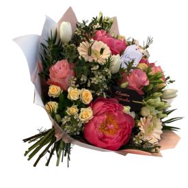 Barack színű vegyes csokor anyák napi betűzővel