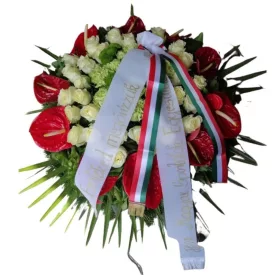 Fekvő dombkoszorú flamingóvirággal – 80 cm