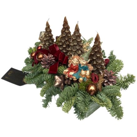 Fenyős adventi koszorú téglalap formájú fa alapon