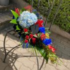 Kék - piros ballagási csokor kalapos betűzővel