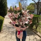 Liliom csokor 3 szálas, anyák napi matricával - rózsaszín