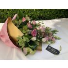 Lizianthus csokor anyák napi betűzővel