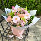 Pasztell táska csokor anyák napi kártyával - rózsaszín, barack