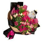 Pink - fekete ballagási csokor bagollyal