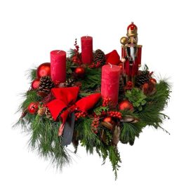 Piros adventi koszorú masnival, diótörővel