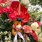 Piros flamingós ballagási csokor macis betűzővel