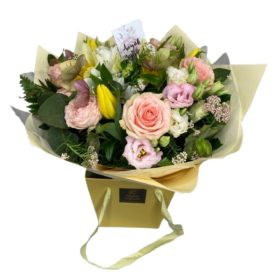   Tavaszi táska csokor anyák napi kártyával - barack, sárga