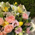 Tavaszi táska csokor anyák napi kártyával - barack, sárga