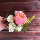  Vőlegény kitűző – fehér-rózsaszín