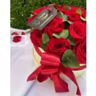 Vörös rózsa box eukaliptusszal 20 szál