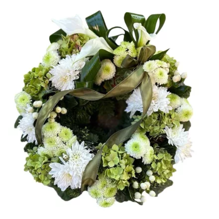 Zöld - fehér élő virágos görögkoszorú – 30 cm